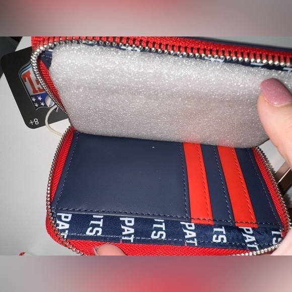 NWT Loungefly NFL New England Patriots wallet - Picture 5 of 6